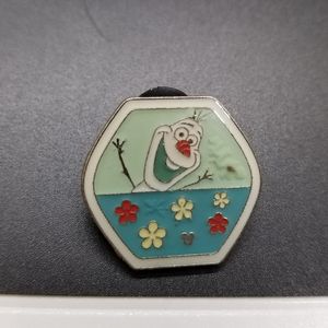 Like New 2015 HKDL Olaf Fun Day Ferris Wheel Pin